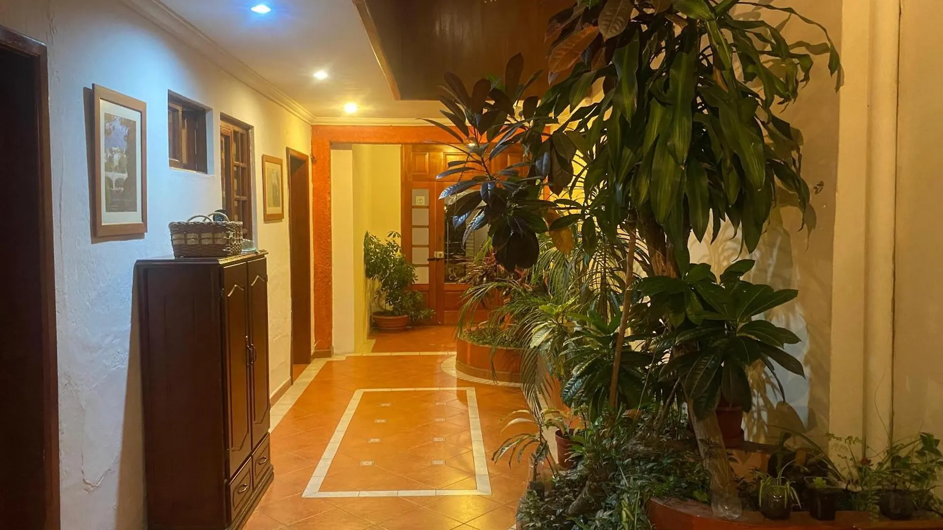 Posada Todos Santos Cuenca Inn